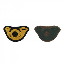 Daffodil and dark green ut and sewn hunting horn insignias for beret