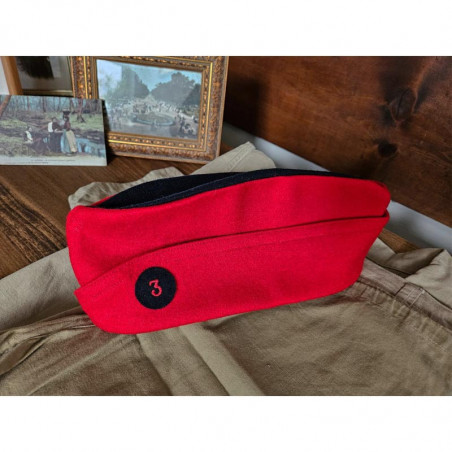 Bonnet de police modèle 1946 pour Zouave (calot et bandeau rouge, fond bleu foncé) avec son écusson rond