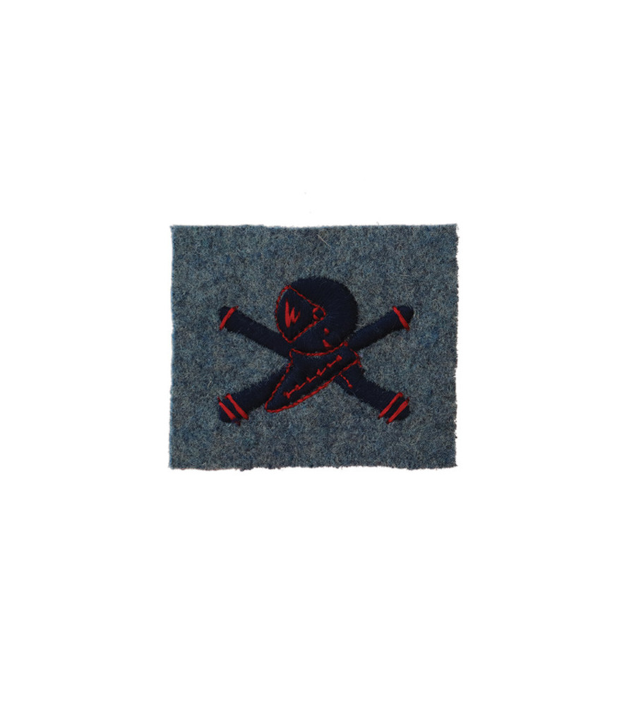 Insigne Char de combat brodé bleu foncé sur drap de fond bleu horizon 1