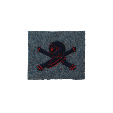 Insigne Char de combat brodé bleu foncé sur drap de fond bleu horizon 1