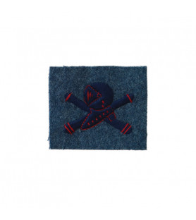 Insigne Char de combat brodé bleu foncé sur drap de fond bleu horizon 2