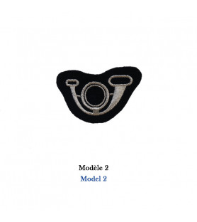 Hunting horn embroidered insignia for beret - model 1