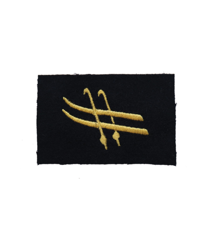 Insigne de spécialité brodé Skieur Jonquille sur drap de fond bleu foncé